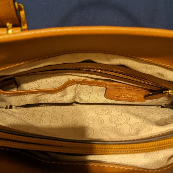 Michael kors hot pink jet set bag - Picture 4 of 7